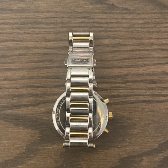 Michael Kors Watch - Picture 3 of 6